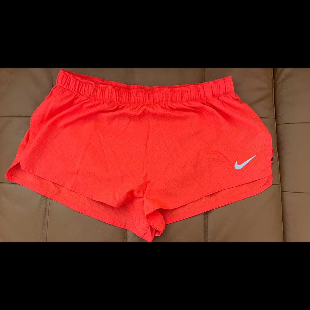2" Running Shorts. Men’s Large. Chile Red Color